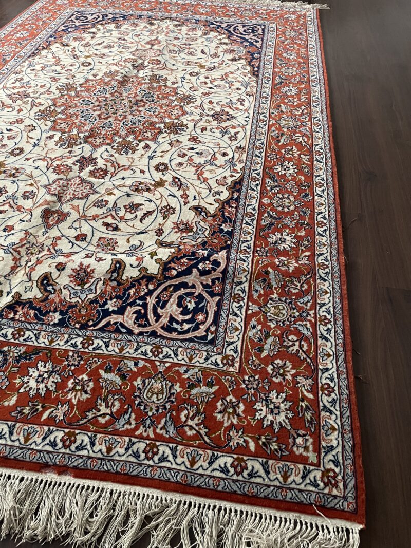 Persian Isfahan rug سجادة  فارسيه أصفهان - Image 2