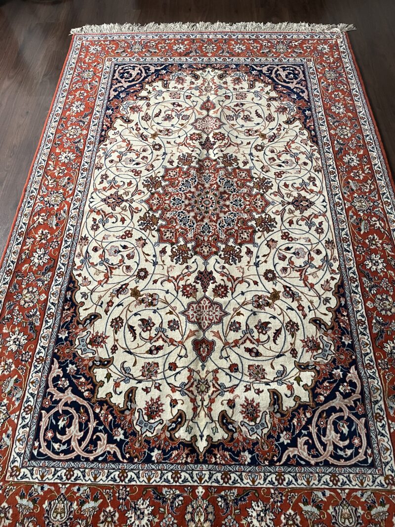 Persian Isfahan rug سجادة  فارسيه أصفهان - Image 3