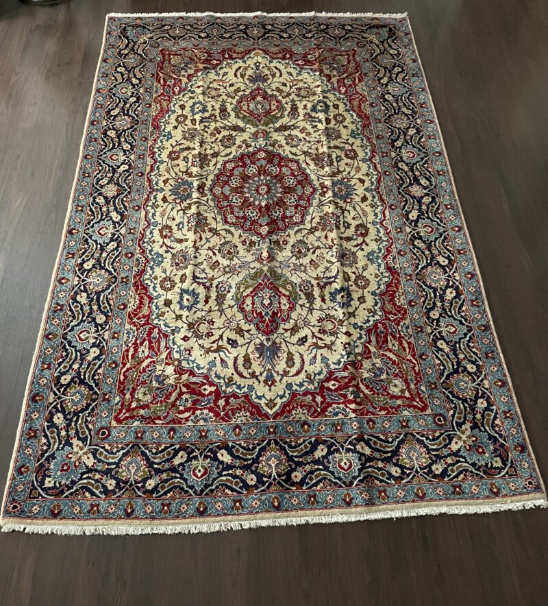 Persian Isfahan rug سجادة فارسيه أصفهان